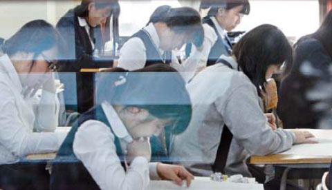 문재인 “‘정시 강화’ 대입 공약 아냐…내신 비중 높이고 비교과 폐지할 것”