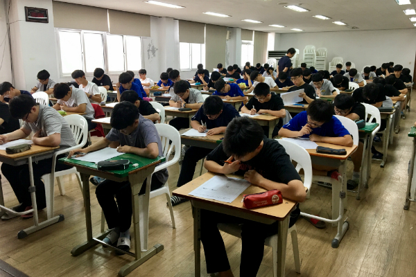 알맹이 없는 '졸속' 수능개편안, 교육부 확정안 연기해야