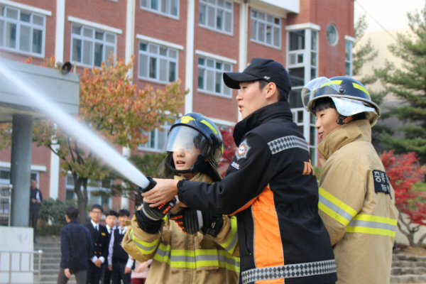 청주 용암중, 소방의 날 앞둔 합동소방훈련 실시!