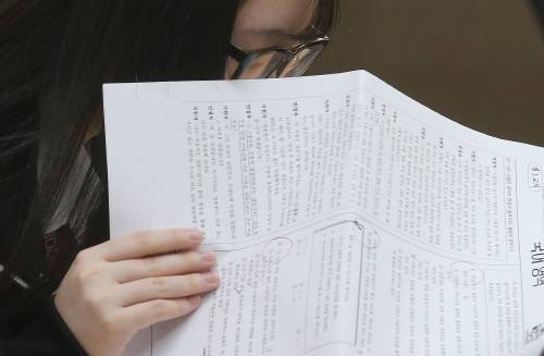 고교 교사 “기말고사 연기 불가피”, “학생 혼란 줄이기 위해 노력할 것”