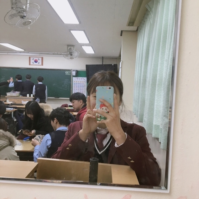 "교사 97%, 학교서 '휴대전화 무제한 사용' 허용 반대"