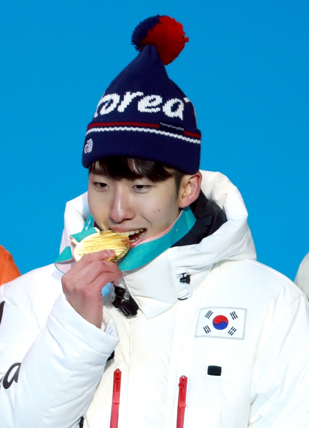 쇼트트랙 남자 1,500ｍ에서 한국에 첫 금메달을 안긴 임효준 선수 시상식