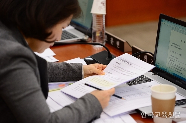 무자격 교장 50% 확대에 야당 집중 포화