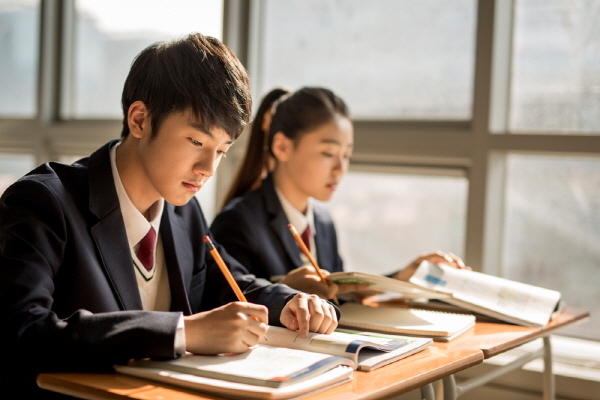중학교 여름방학 전 마지막 관문 ‘기말고사’···개인별 맞춤 내신 공부법은?