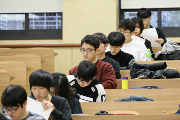수능 직전 수험생 기운을 북돋는 응원 선물은?