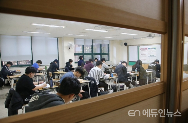 [2020 수능] 쉽지 않았다...“문과는 수학 나형, 이과는 국어 고득점자 유리\"