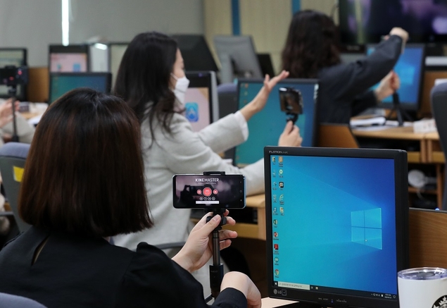 처음 맞는 온라인 개학…초등생 학습 효율 높이는 팁