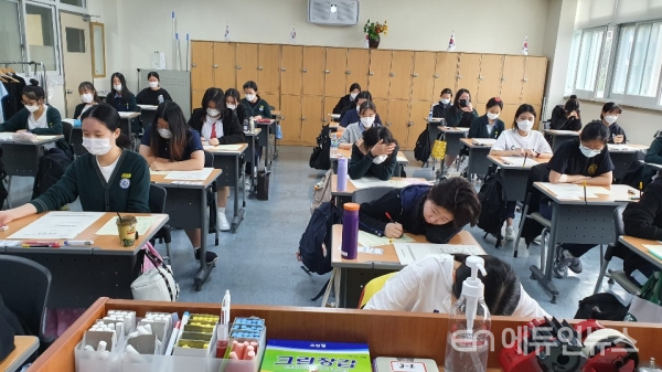 12월 3일 수능날 밸브형·망사 제외 일반마스크 착용 가능...칸막이는 예정대로