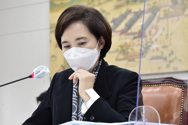 유은혜 부총리 “어떤 경우에도 수능 12월 3일 치러”
