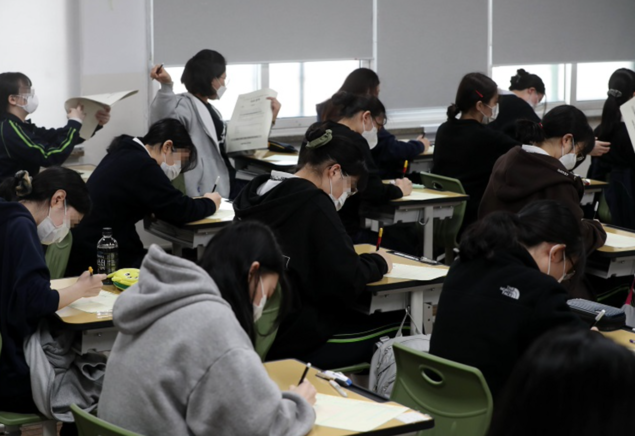 문과생 불리 드러난 고3 학평… “변별력 커진 수학 대비해야”