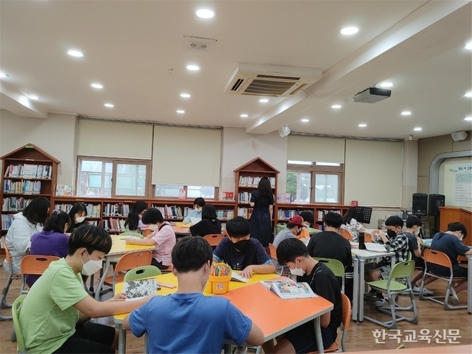 [에듀팡 초등소식] 영화초등학교, 「하루종일책읽기」행사로  책과 함께 신나는 여행을 떠나요