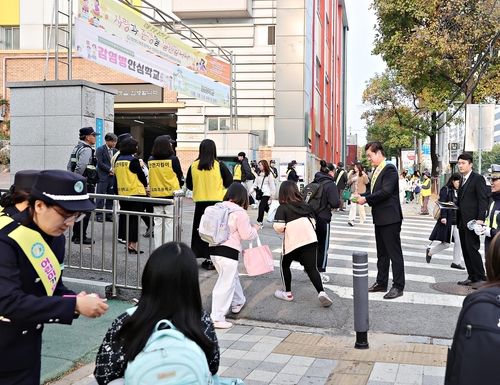 미추홀구, 도화초등학교 앞에서 등굣길 교통안전 캠페인 진행